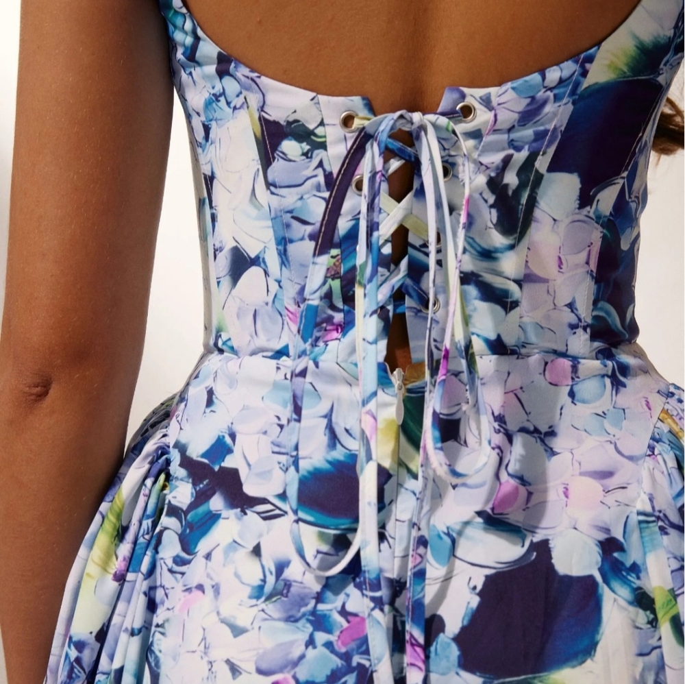 Blue and White Maxi Sundress with Square Neck and Cap Sleeves - Picture 4 of 7